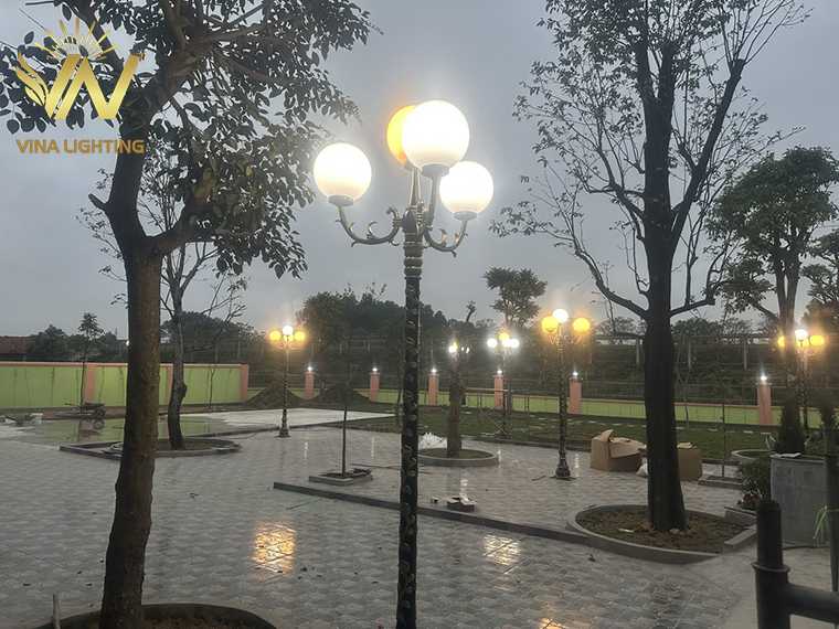 Chiếu sáng khuôn viên công ty Thành Công Win Việt Cot den chieu sang san vuon cong ty Thanh Cong Win Viet