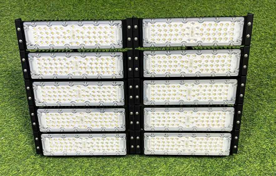 Đèn sân vận động tốt nhất hiện nay Đèn pha led module sân vận đồng